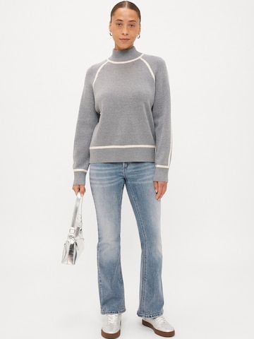 Vero Moda Petite Sweater 'VMGOLD' in Grey