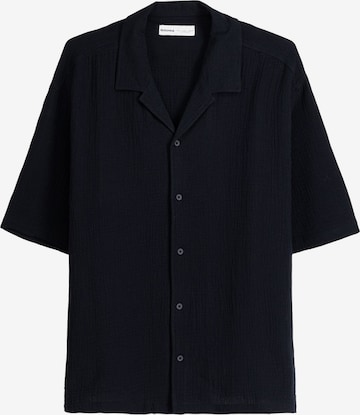 Bershka Regular fit Button Up Shirt in Black: front