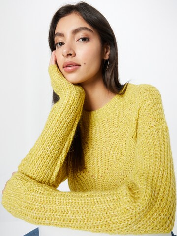 ESPRIT סוודרים בצהוב