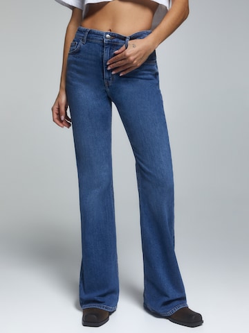 Pull&Bear Bootcut Jeans in Blauw: voorkant