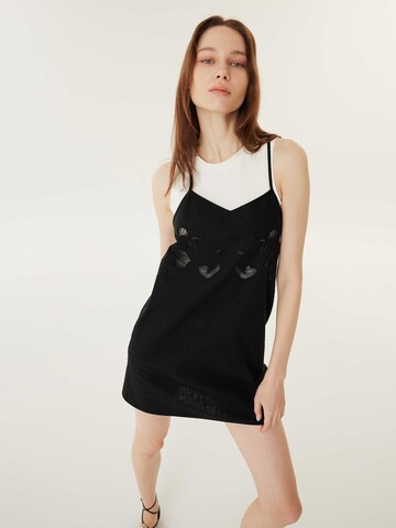 Twist Kleid in Schwarz: Vorderseite