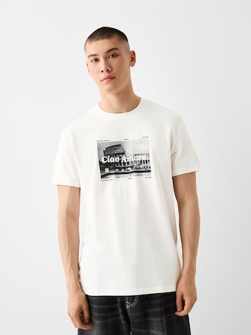 Tricou de la Bershka pe alb: față