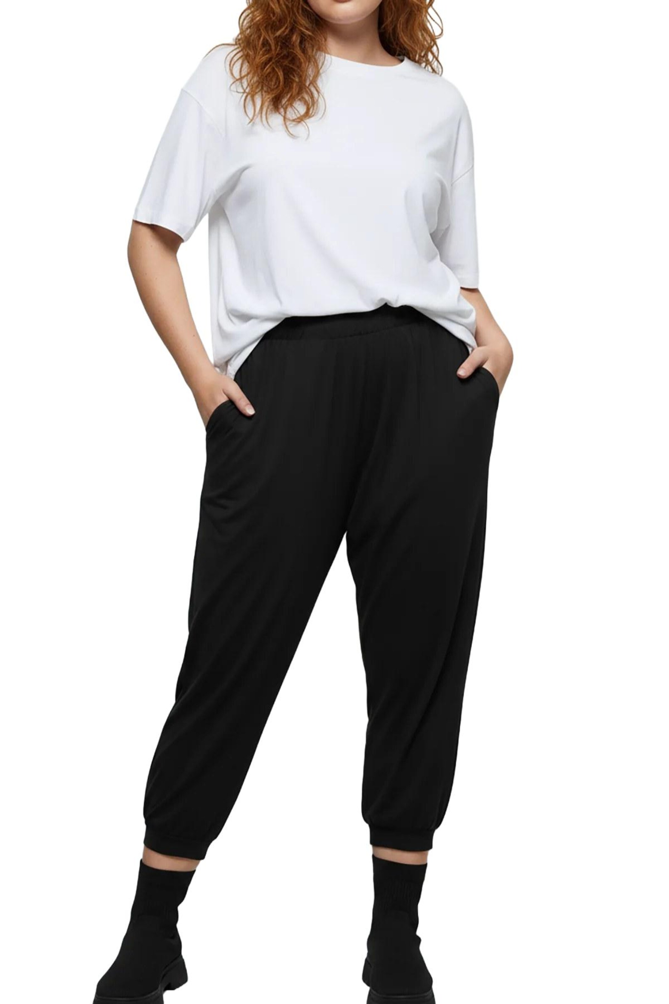 Shape Of You Tapered Broek in Zwart