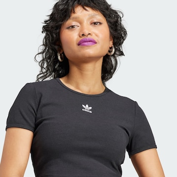 ADIDAS ORIGINALS T-shirt 'Essentials' i svart