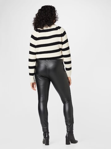 Vero Moda Curve Skinny Nadrág 'SUEELSA' - fekete