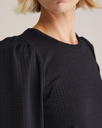 Bluză de la WE Fashion pe negru