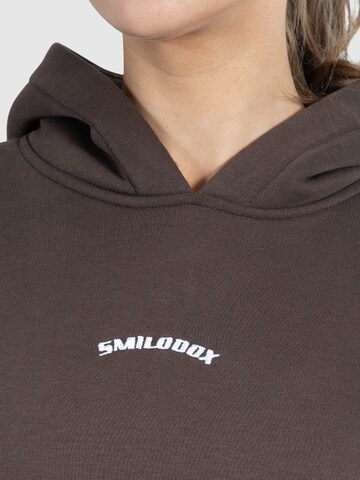 Smilodox Sweatshirt 'Jacey' in Bruin
