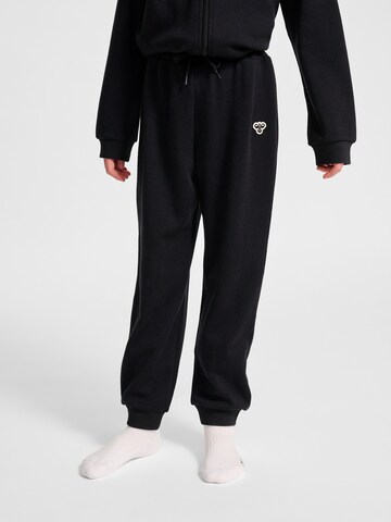 Hummel Tapered Bukser i sort: forside