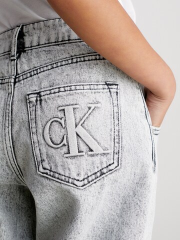 Calvin Klein Jeans Loosefit Jeans in Grau