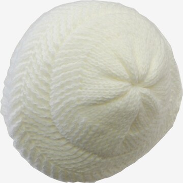 Chaplino Beanie in White: front