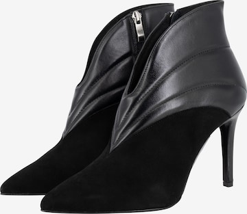 faina Ankle Boots in Black