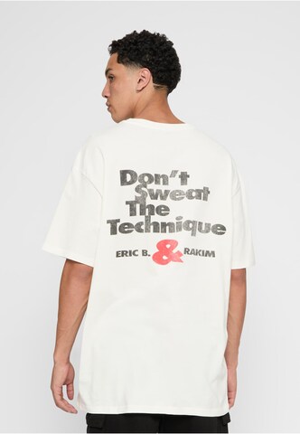 MT Upscale - Camiseta 'Eric B & Rakim' en beige