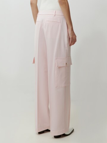 Loosefit Pantaloni con pieghe 'Mako' di EDITED in rosa