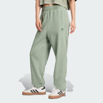 Tapered Pantaloni 'Essentials' di ADIDAS ORIGINALS in verde: frontale