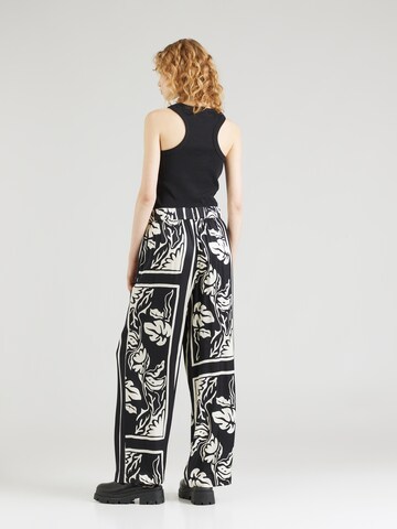 s.Oliver BLACK LABEL Wide Leg Hose in Schwarz
