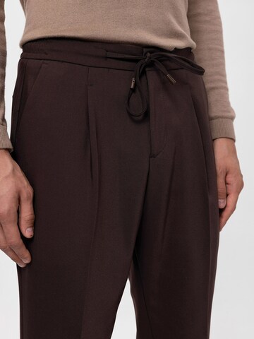 Regular Pantalon à pince Antioch en marron