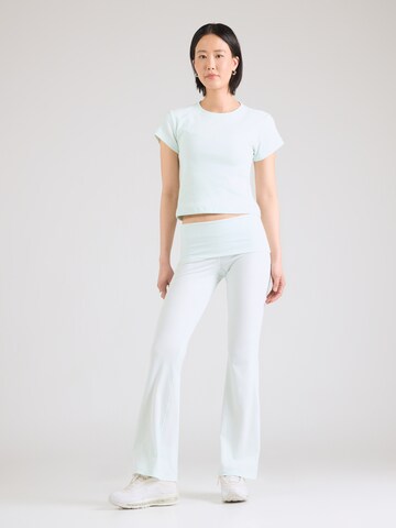 Nike Sportswear Rozšírený strih Nohavice - Zelená