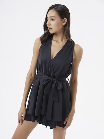 AIKI KEYLOOK Jumpsuit in Black: front