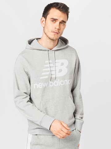 Sweat-shirt new balance en gris : devant