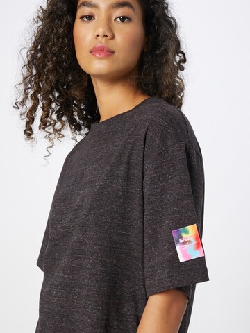 T-shirt Reebok en gris