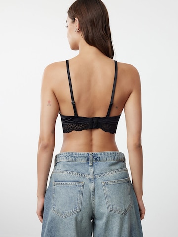 Bustino Reggiseno di Trendyol in nero