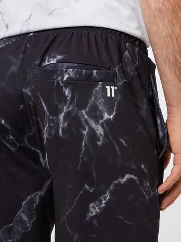 11 Degrees Regular Shorts in Schwarz