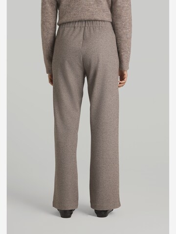 MAERZ Muenchen - regular Pantalón en marrón: atrás