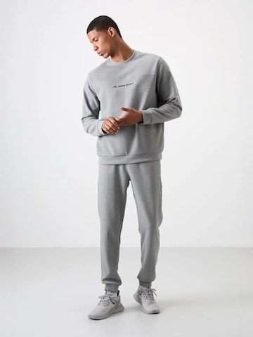 Tommy Life Regular Jogginganzug in Grau: Vorderseite