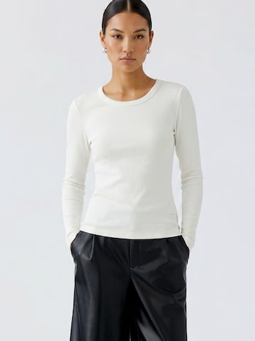 OUI Shirt in White: front