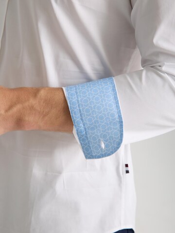 7Camicie Slim Fit Businesshemd 'Leonardo Sport Poplin Stretch Man Shirt Black'‌‌‌‌ in Weiß