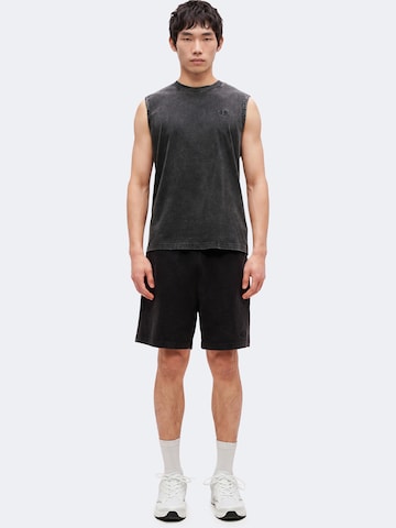 Regular Pantaloni de la Champion pe negru