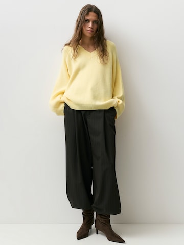 Pull&Bear Пуловер оувърсайз в жълто