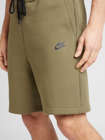 Nike Sportswear - Loosefit Calças 'Tech Fleece' em verde