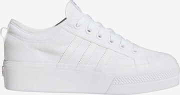 ADIDAS ORIGINALS Σνίκερ χαμηλό 'Nizza Platform' σε λευκό