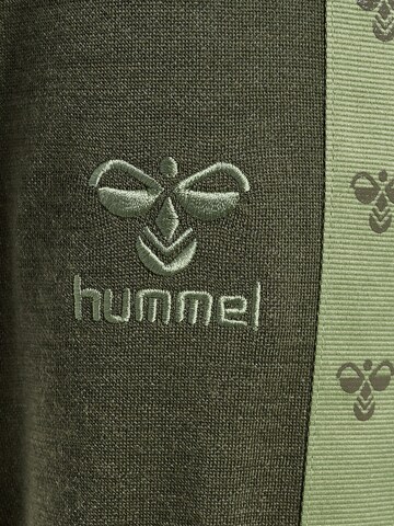 Hummel Regular Sporthose in Grün