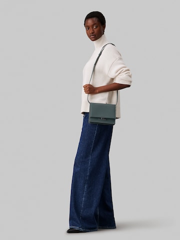Calvin Klein Umhängetasche in Grün