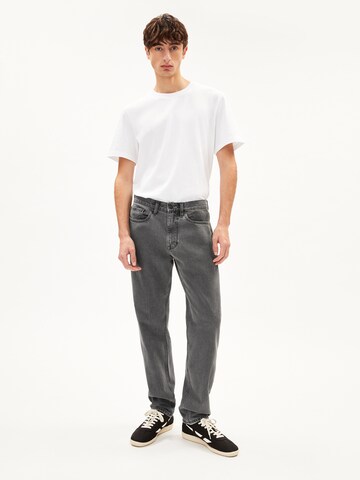 ARMEDANGELS Regular Jeans 'DYLAANO' in Grau