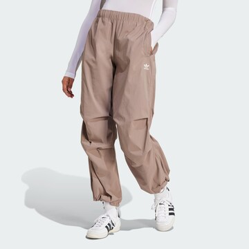 ADIDAS ORIGINALS Loosefit Broek 'Essentials' in Bruin: voorkant