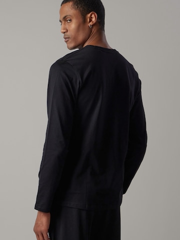 Maglietta di OWN Off With Nature in nero