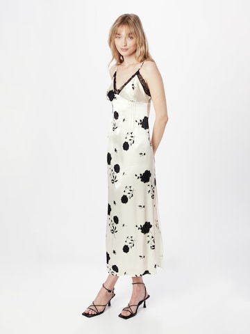 TOPSHOP Dress in White: front