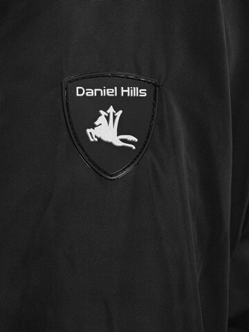 melns Daniel Hills Starpsezonu jaka