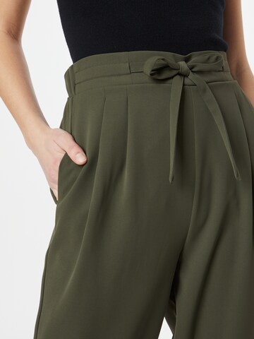 ABOUT YOU Loose fit Pleat-front trousers in Green