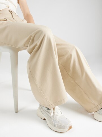 brūns LEVI'S ® Platas staras Klasiskas bikses 'Pleated Wideleg Trouser'