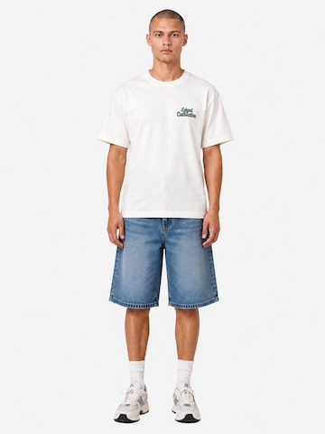 loyal T-Shirt mit kleinem Front-Print in Regular Fit in Weiß
