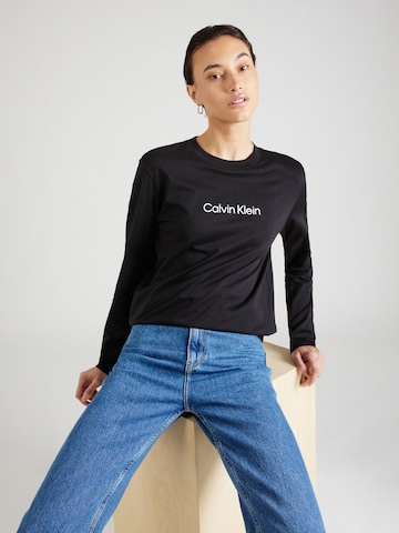 Calvin Klein T-shirt i svart: framsida