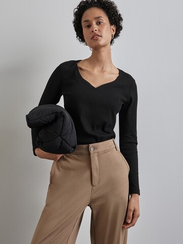 Tricou de la STREET ONE pe negru: față