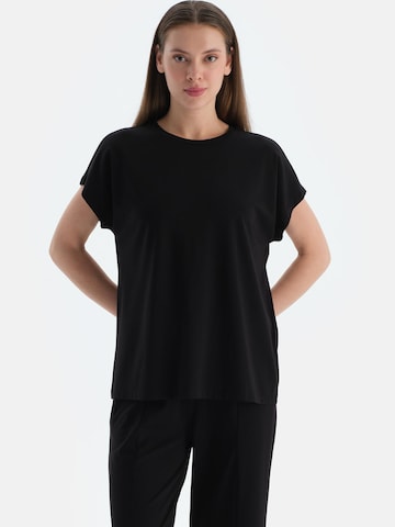 Dagi Shirts i sort: forside