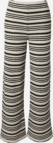 EDITED Loosefit Housut 'Finn' värissä musta: etupuoli