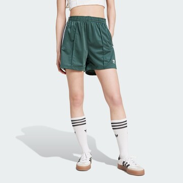 ADIDAS ORIGINALS Loosefit Shorts  'Firebird' in Grün: predná strana