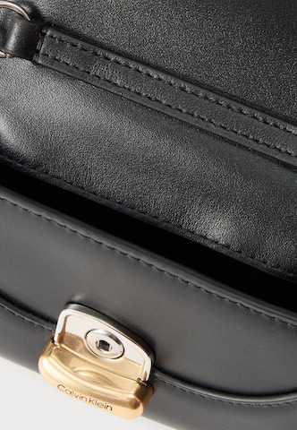 Borsa a tracolla di Calvin Klein in nero: superiore